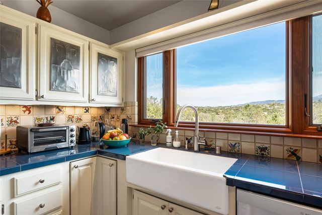 313 Loma Arisco, Santa Fe, NM 87501