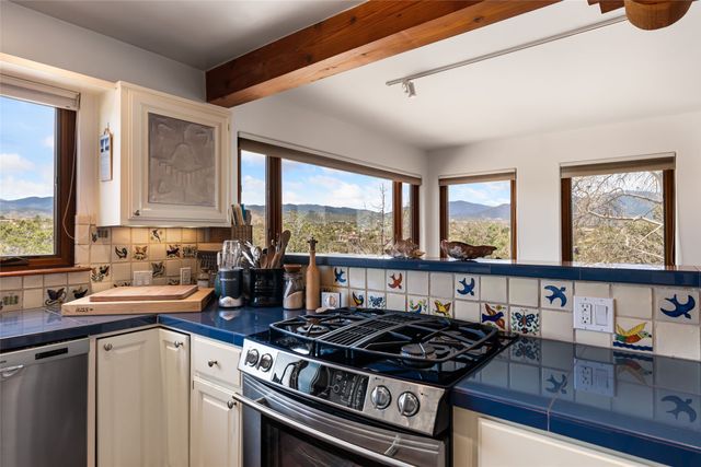 313 Loma Arisco, Santa Fe, NM 87501