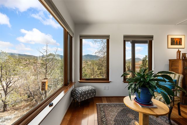 313 Loma Arisco, Santa Fe, NM 87501