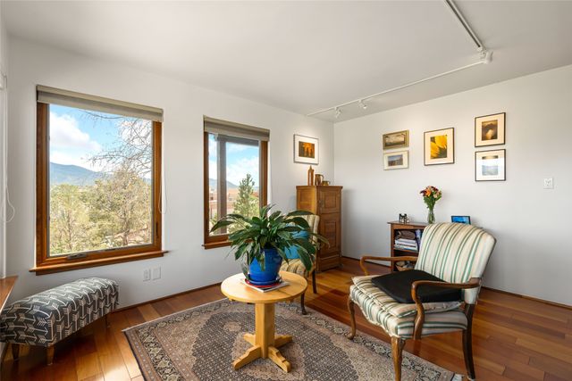 313 Loma Arisco, Santa Fe, NM 87501