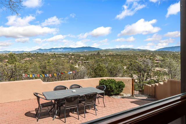 313 Loma Arisco, Santa Fe, NM 87501