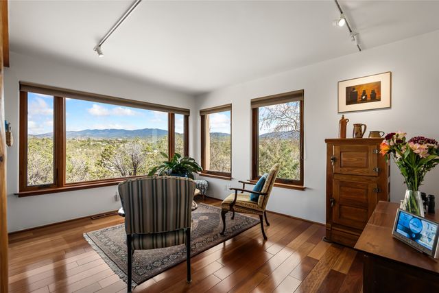 313 Loma Arisco, Santa Fe, NM 87501