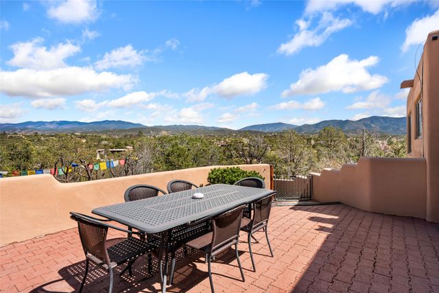 313 Loma Arisco, Santa Fe, NM 87501