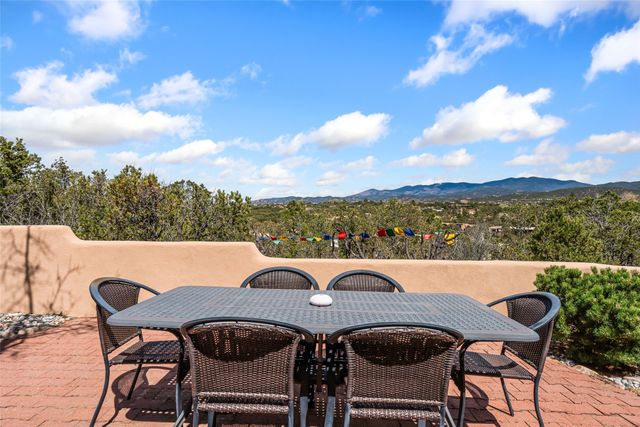 313 Loma Arisco, Santa Fe, NM 87501