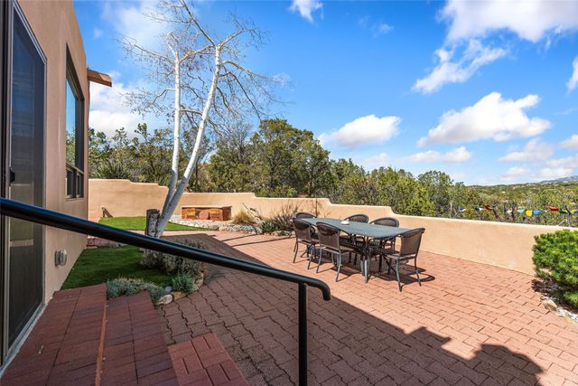 313 Loma Arisco, Santa Fe, NM 87501