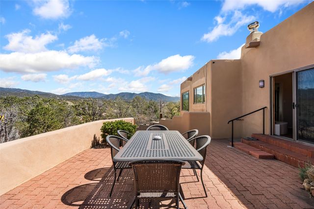 313 Loma Arisco, Santa Fe, NM 87501