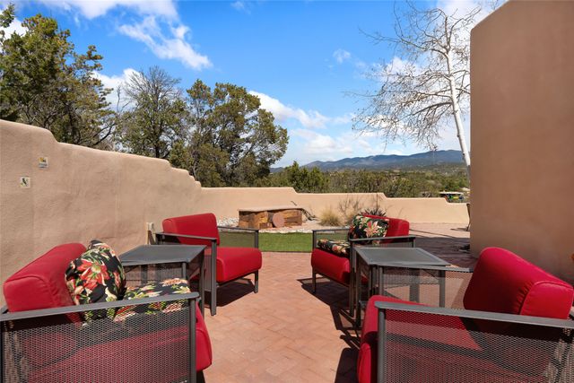313 Loma Arisco, Santa Fe, NM 87501