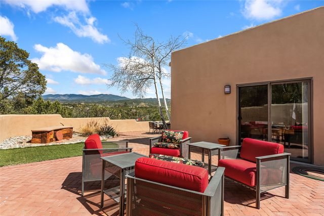 313 Loma Arisco, Santa Fe, NM 87501