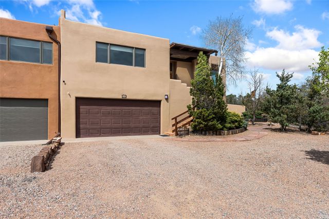 313 Loma Arisco, Santa Fe, NM 87501