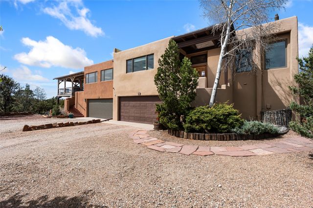 313 Loma Arisco, Santa Fe, NM 87501