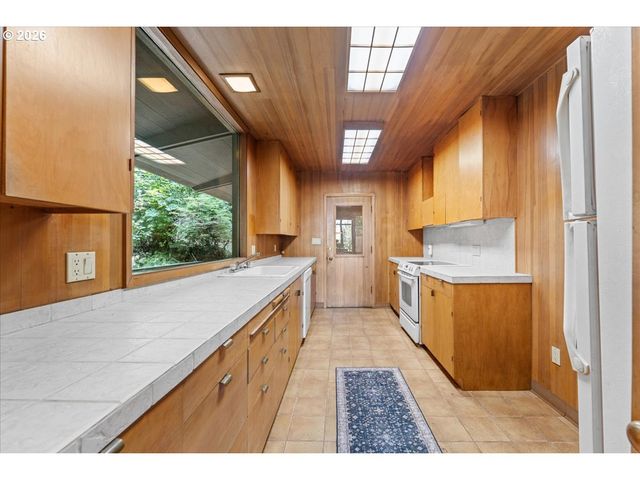 6831 Se BROWNLEE Rd, Milwaukie, OR 97267
