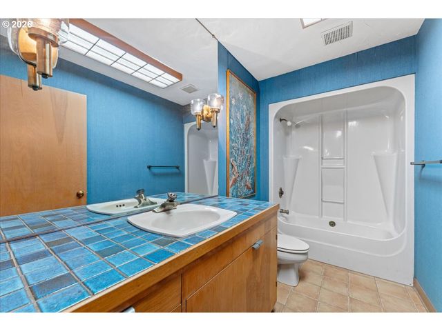 6831 Se BROWNLEE Rd, Milwaukie, OR 97267