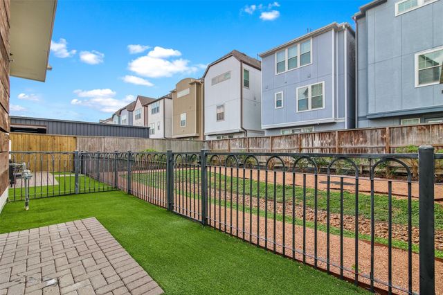 10943 Grove Tree Lane, Houston, TX 77043