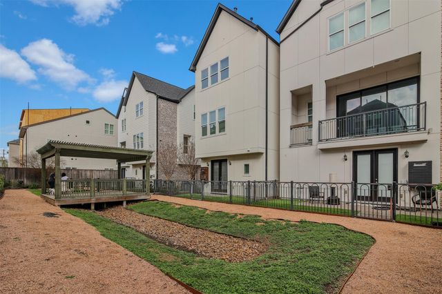 10943 Grove Tree Lane, Houston, TX 77043