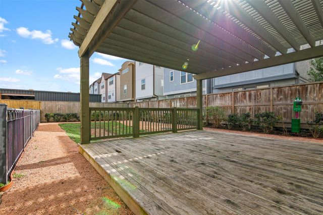 10943 Grove Tree Lane, Houston, TX 77043