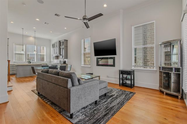 10943 Grove Tree Lane, Houston, TX 77043