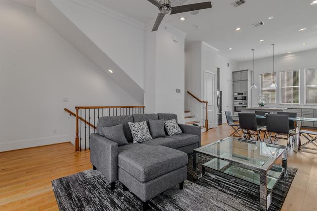 10943 Grove Tree Lane, Houston, TX 77043