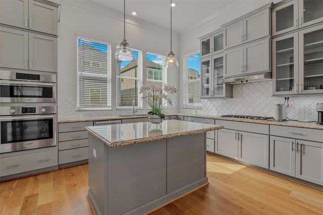 10943 Grove Tree Lane, Houston, TX 77043