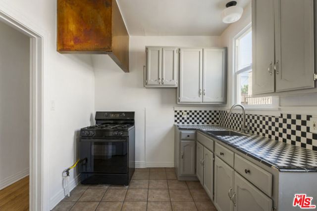 1143 N Commonwealth Avenue, Los Angeles, CA 90029