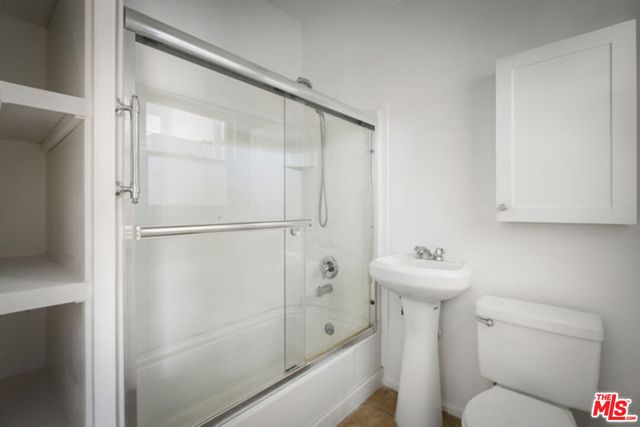 1143 N Commonwealth Avenue, Los Angeles, CA 90029