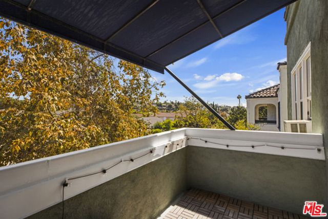 1143 N Commonwealth Avenue, Los Angeles, CA 90029