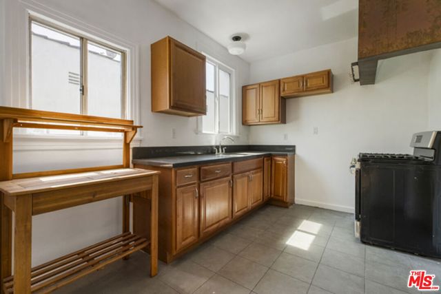 1143 N Commonwealth Avenue, Los Angeles, CA 90029