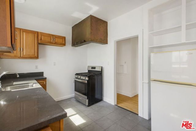 1143 N Commonwealth Avenue, Los Angeles, CA 90029