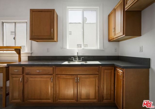 1143 N Commonwealth Avenue, Los Angeles, CA 90029
