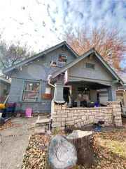 2526 Elmwood Avenue, Kansas City, MO 64127