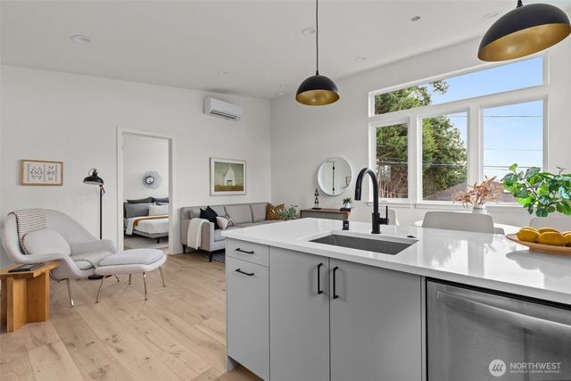 8407 42nd Avenue SW, Seattle, WA 98136