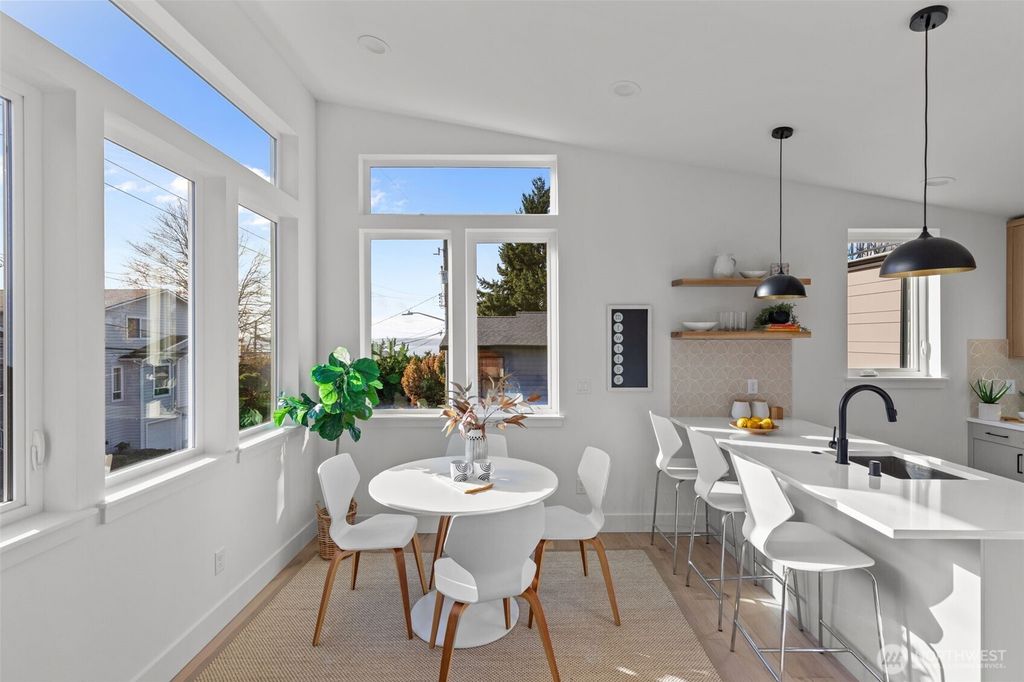 8407 42nd Avenue SW, Seattle, WA 98136