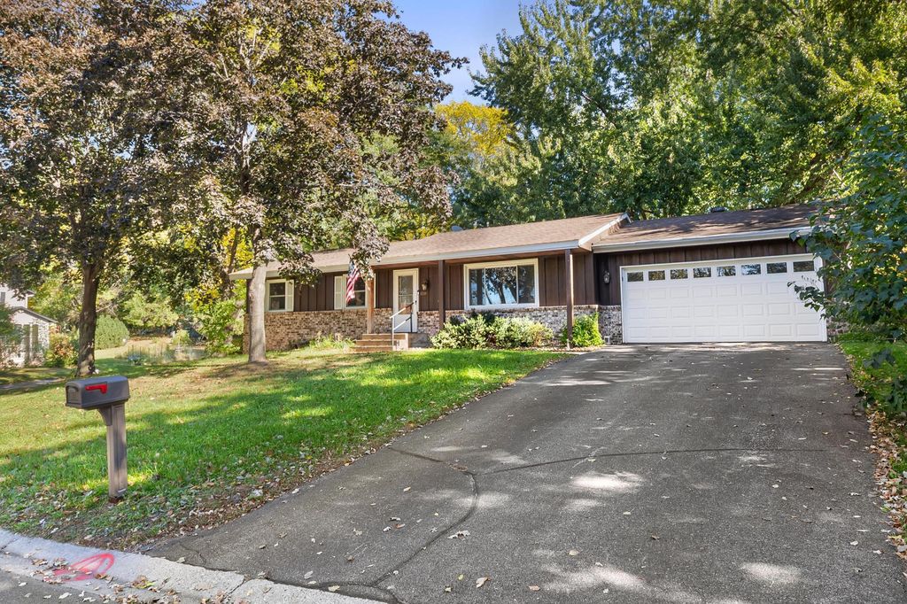 4338 Dunrovin Lane, Eagan, MN 55123