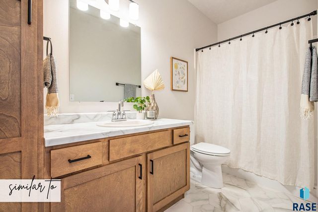 2700 S Broek Dr Drive, Sioux Falls, SD 57106