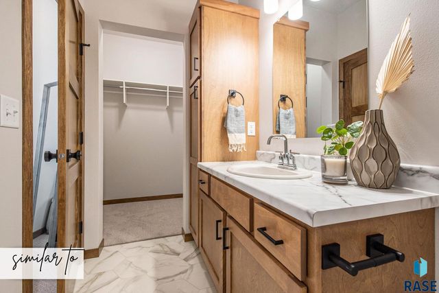 2700 S Broek Dr Drive, Sioux Falls, SD 57106