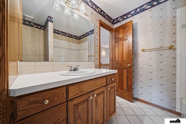 6707 Flint Ridge Road, Lincoln, NE 68506