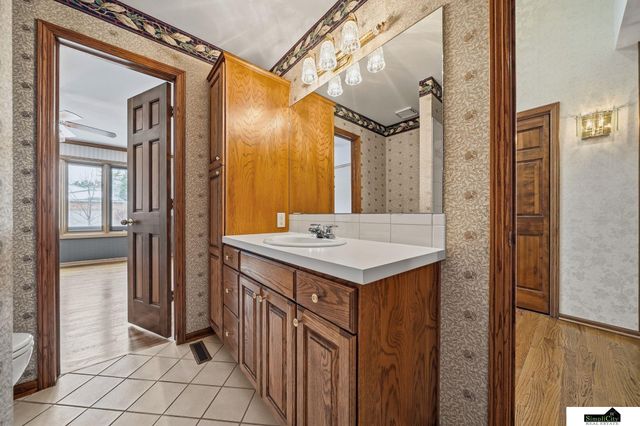 6707 Flint Ridge Road, Lincoln, NE 68506