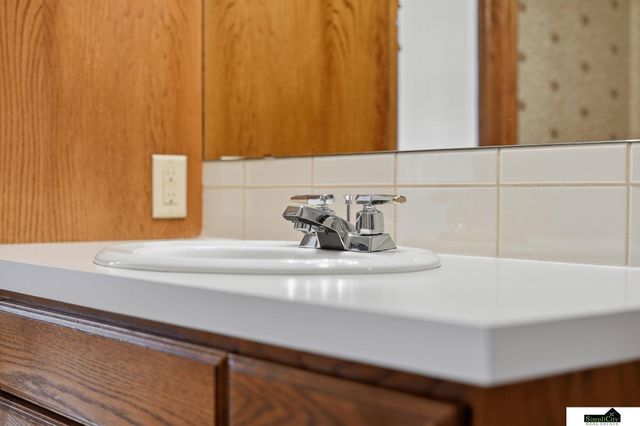 6707 Flint Ridge Road, Lincoln, NE 68506