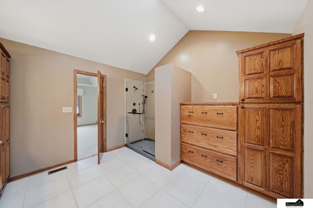 6707 Flint Ridge Road, Lincoln, NE 68506