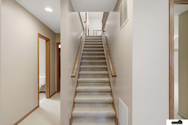 6707 Flint Ridge Road, Lincoln, NE 68506