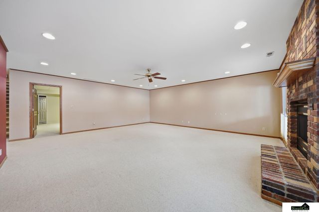 6707 Flint Ridge Road, Lincoln, NE 68506