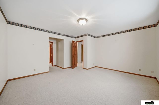 6707 Flint Ridge Road, Lincoln, NE 68506