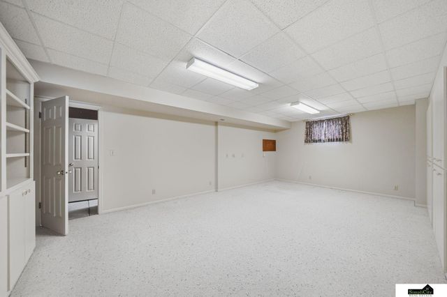 6707 Flint Ridge Road, Lincoln, NE 68506