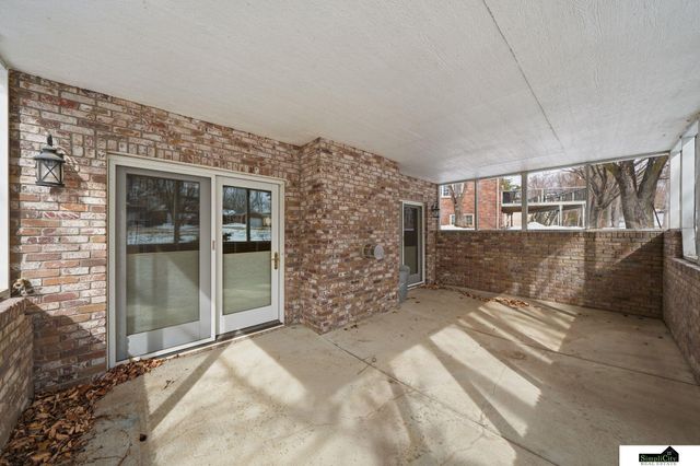 6707 Flint Ridge Road, Lincoln, NE 68506