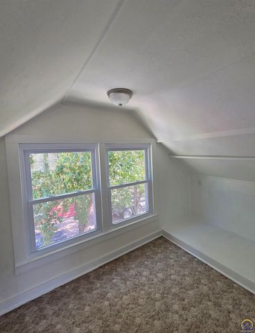 829 SW Oakley AVE, Topeka, KS 66606