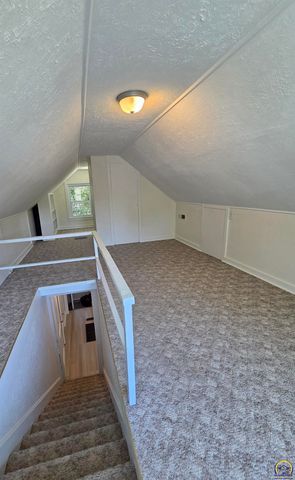 829 SW Oakley AVE, Topeka, KS 66606