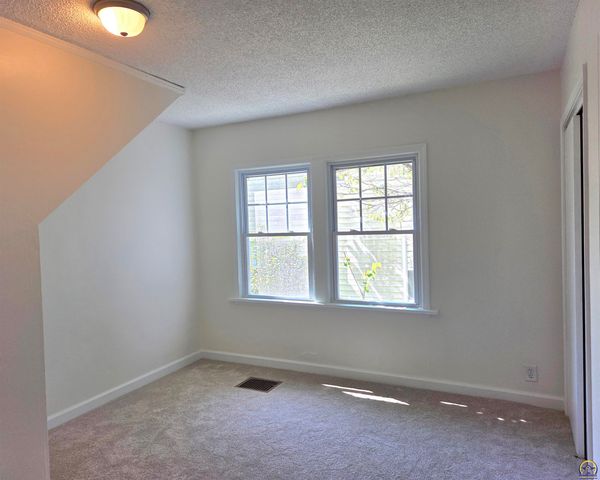 829 SW Oakley AVE, Topeka, KS 66606