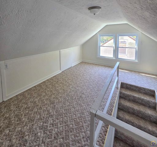 829 SW Oakley AVE, Topeka, KS 66606