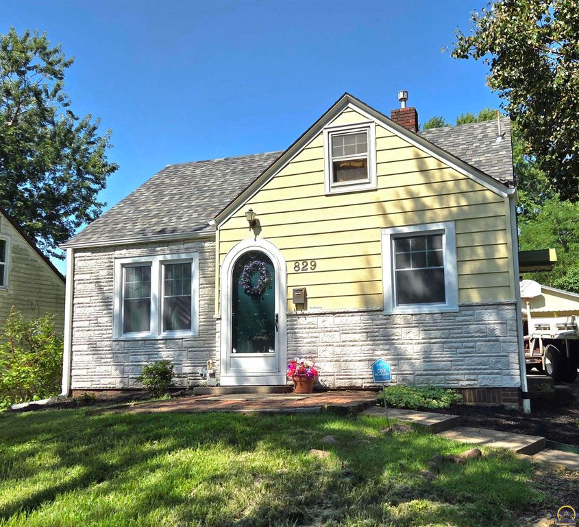 829 SW Oakley AVE, Topeka, KS 66606
