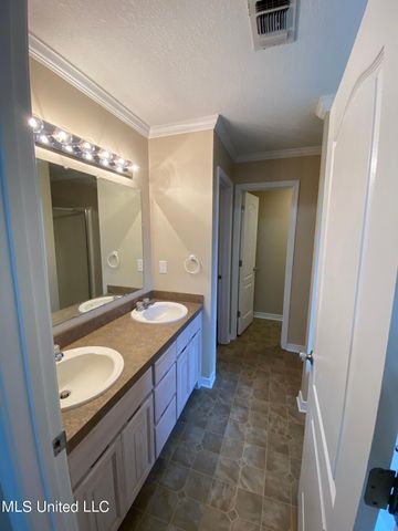 8133 Rue Hollifield, Ocean Springs, MS 39564