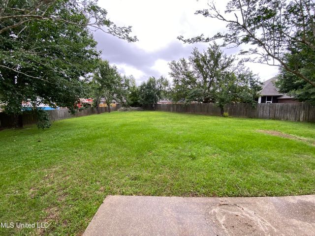 8133 Rue Hollifield, Ocean Springs, MS 39564